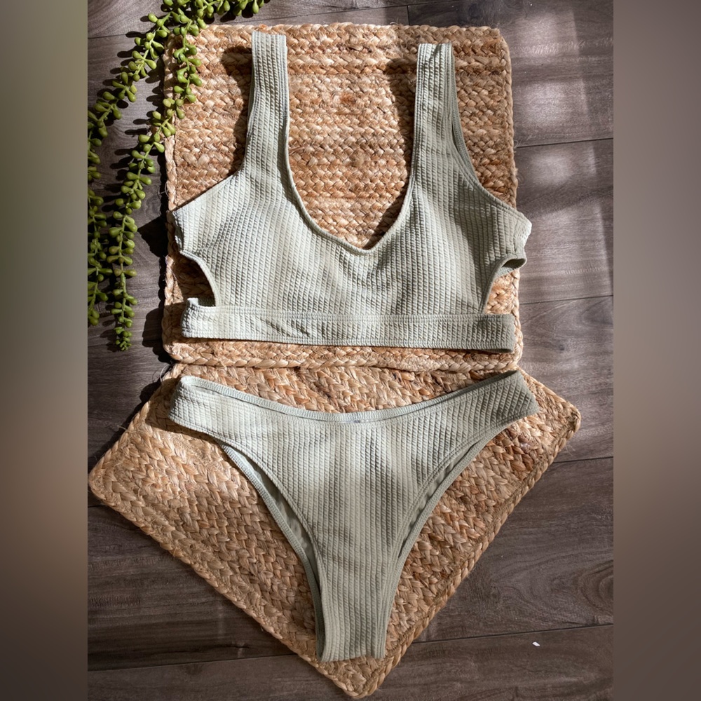 Green 2 piece swimsuit, never used, excellent condition